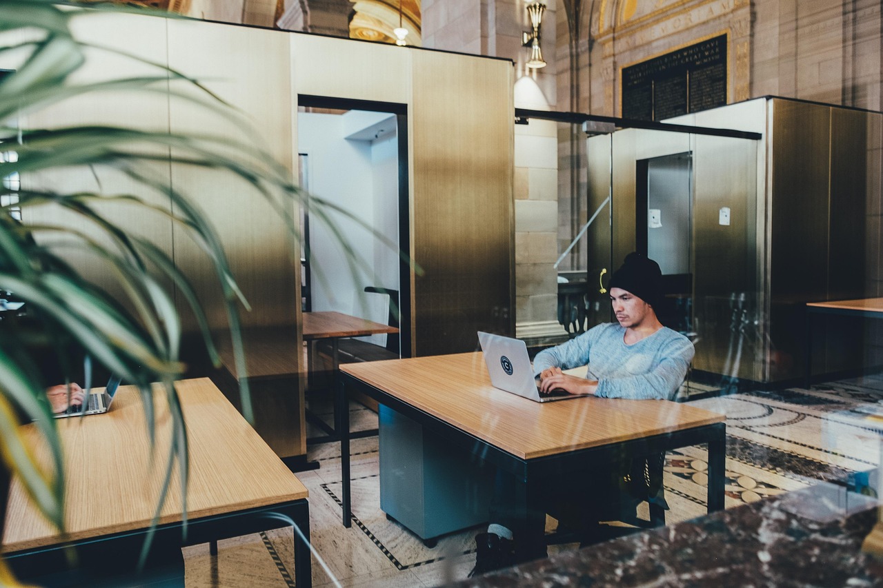 Affiliate Marketing vs Dropshipping 2026
